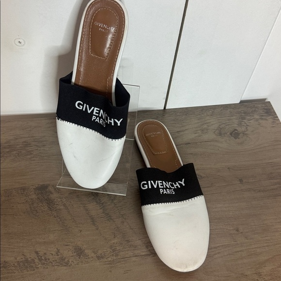 Givenchy Shoes - Givenchy | Bedford Black and White Colourblock Logo Band Mules - EU39/ US8